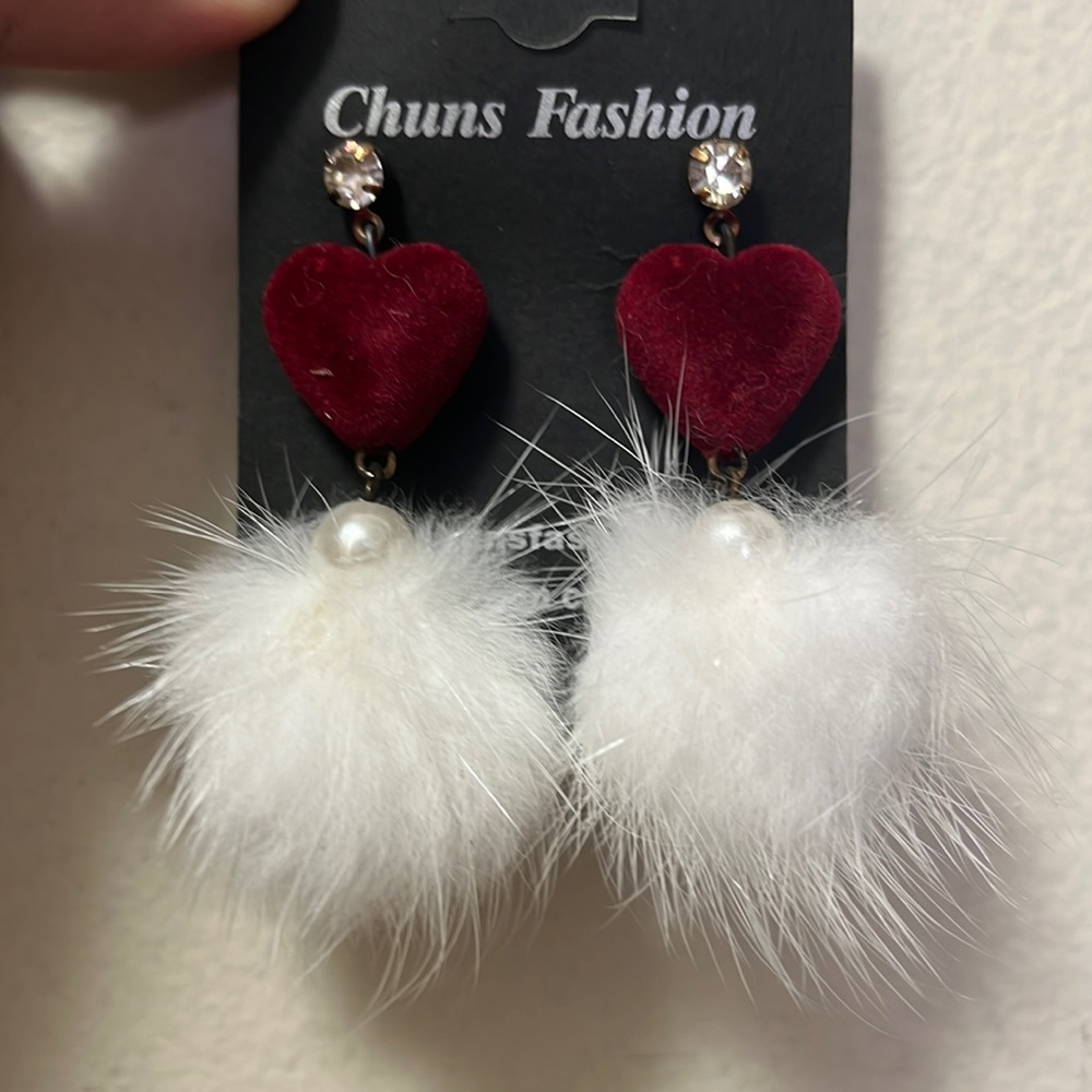 🌹 3 for $20 New🎉 Red heart stud earrings